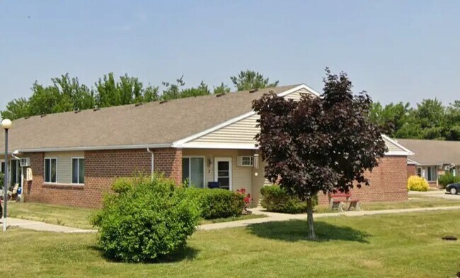 Building Photo - 419 N Holly Dr