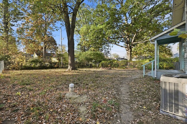 Building Photo - New 2 bedroom house listing!