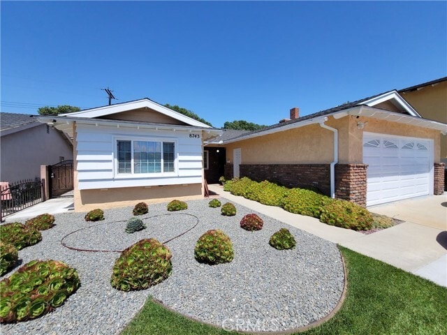 Primary Photo - 8743 Dorion St