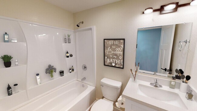 Building Photo - Herradura Villas-1023 (A&amp;B)