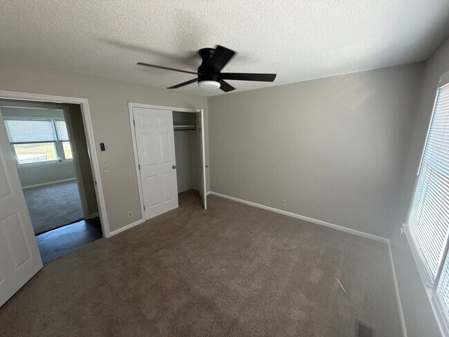 Building Photo - 2217 Aspen Ave
