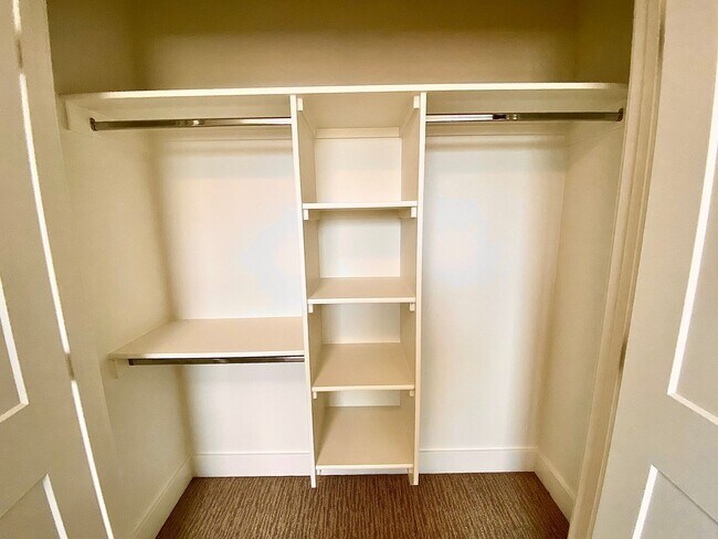 Building Photo - Beautiful Custom 6 Bedroom (2 Primary Bedrooms!) +Office located in NW Meridian