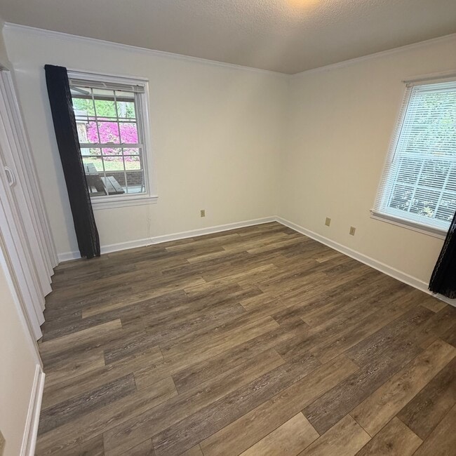 Building Photo - 3208 Ellsworth Dr