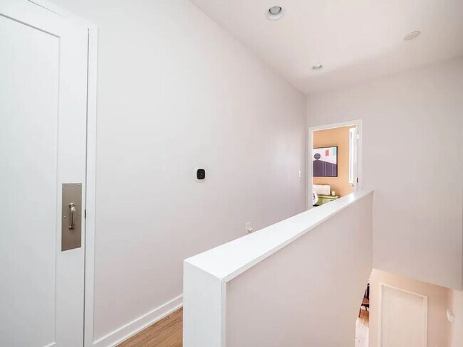 Building Photo - Premier 2BD, 2.5BA Downtown Raleigh Townho...