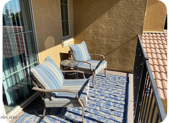 Building Photo - 1367 S Country Club Dr