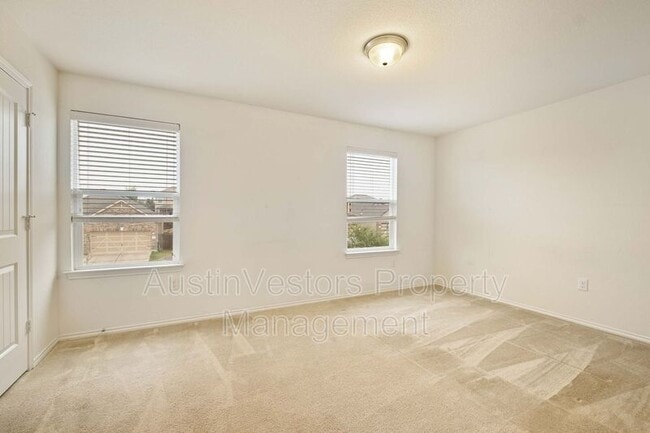 Building Photo - 907 Solitude Dr