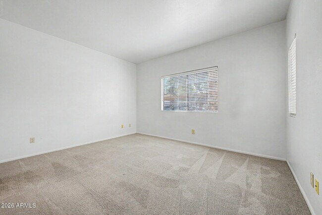 Building Photo - 930 N Mesa Dr