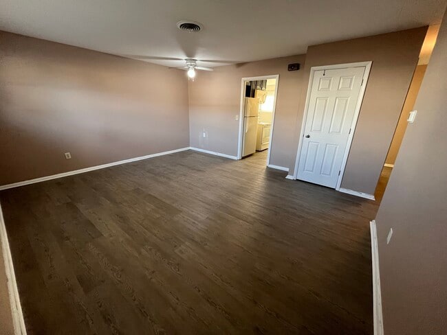 Building Photo - 89 E Hocking St