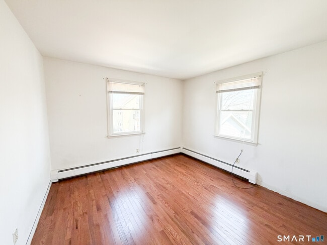 Building Photo - 732 Tunxis Hill Rd