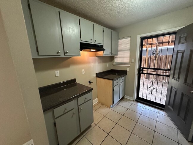 Building Photo - 977 Pope St