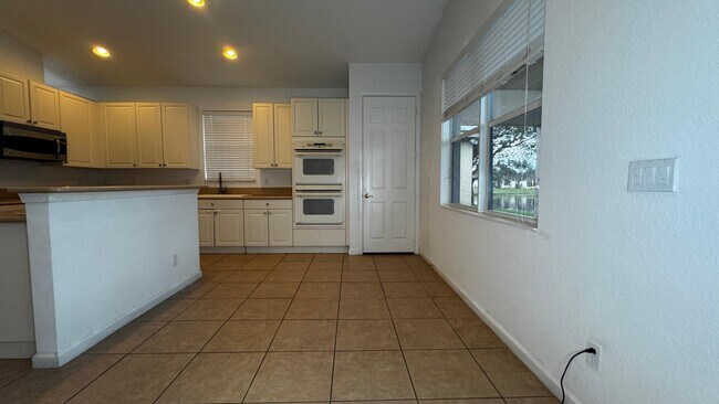 Building Photo - 2937 SW Chatham Ln