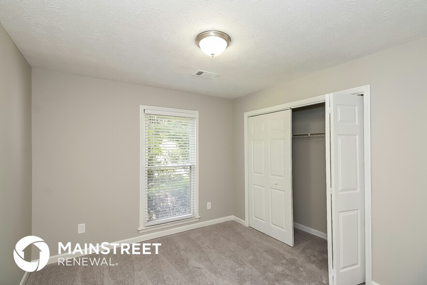 Building Photo - 8691 Twin Oaks Dr