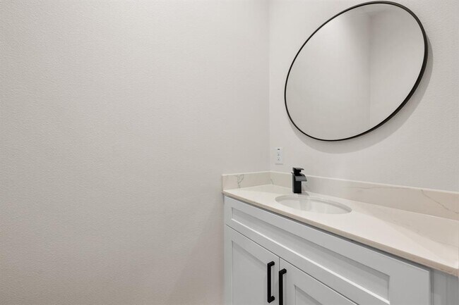 Building Photo - 2309 Montopolis Dr