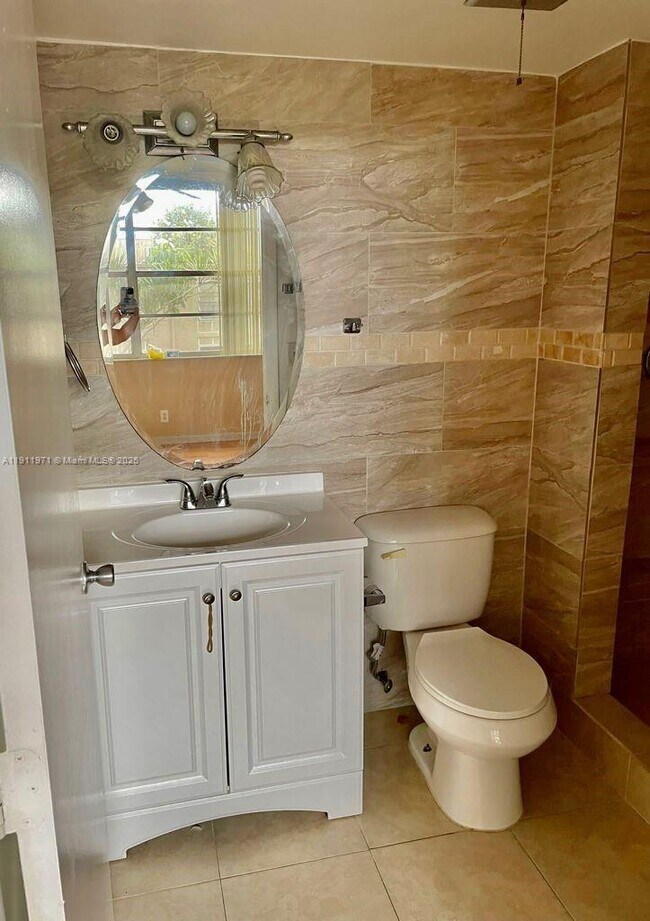 Building Photo - 1040 NW 80th Ave