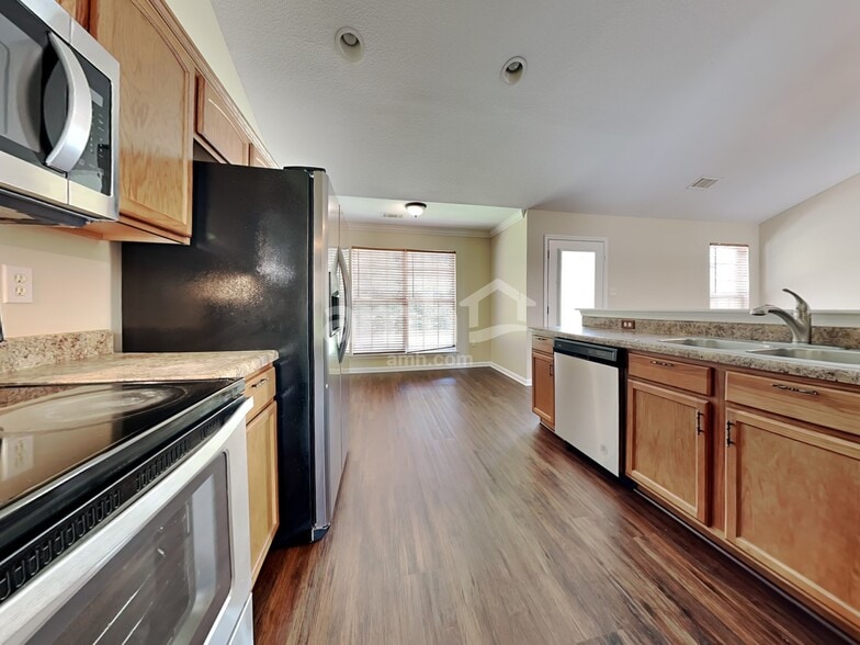 Building Photo - 2824 Ashridge Rd