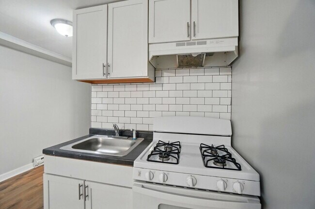 Building Photo - 39 Wuest St