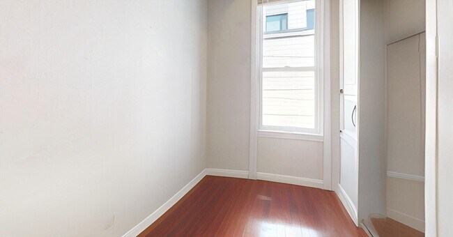 Building Photo - 315 Silver St