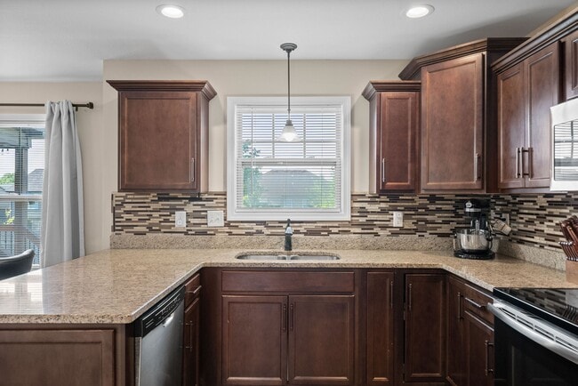 Building Photo - 1006 Sunrise Dr