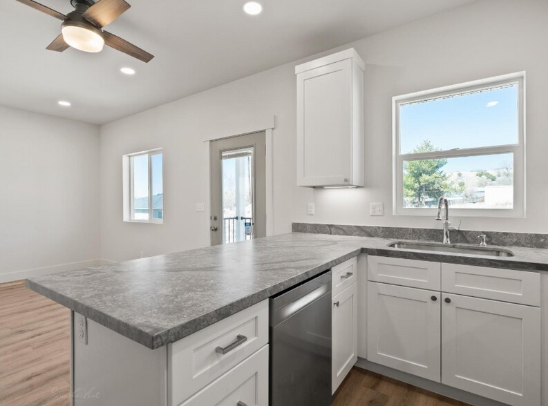 Kitchen - 1164 Jasper Loop