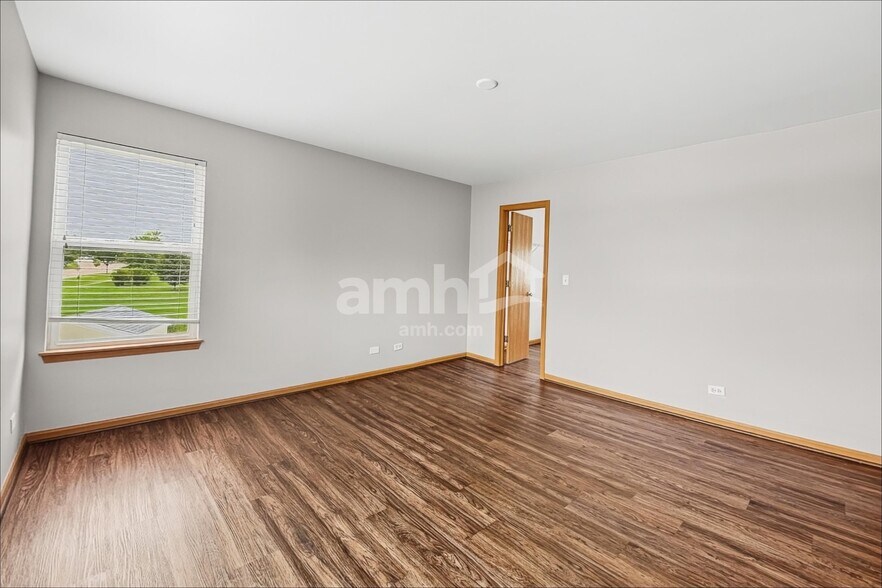 Building Photo - 250 Wedgewood Cir