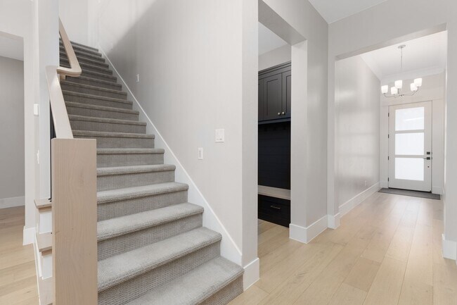 Building Photo - Wonderful 5 bedroom 4 bath home built by New Trend Construction