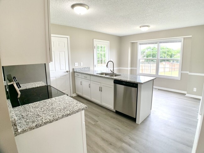 Building Photo - 1125 Lamont Ct