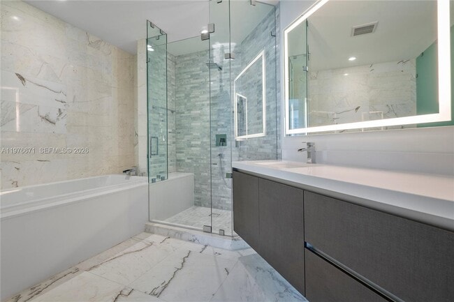 Building Photo - 851 NE 1st Ave