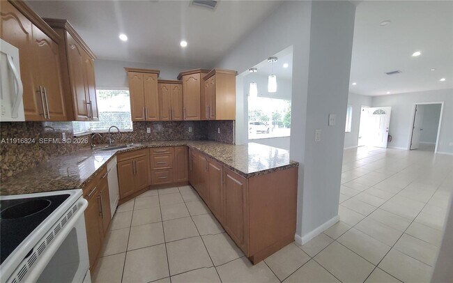 Building Photo - 8839 SW 28th St