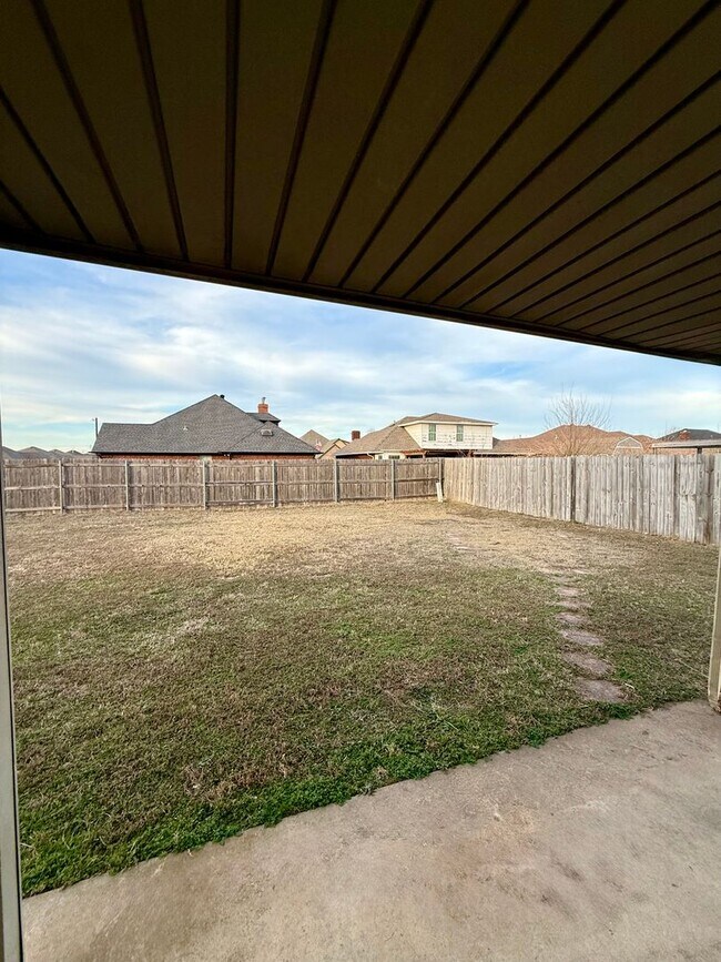 Building Photo - Spacious 3 bed, 2.5 Bath 2-story Home in South Okc