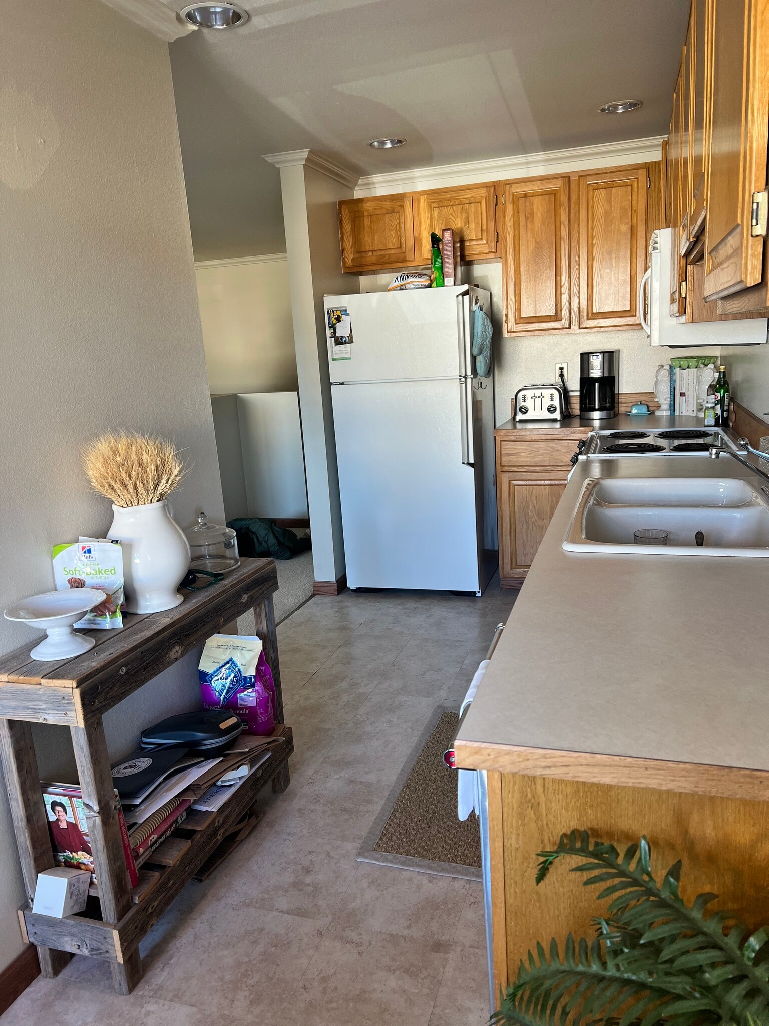 Kitchen 1 - 610 Glen St