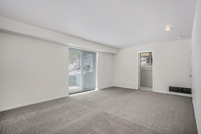 Building Photo - 18131 Mohawk Dr