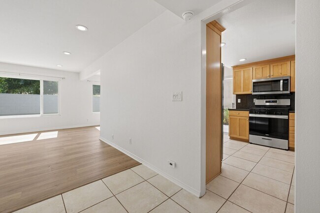 Building Photo - Beautifully Updated Home in Lake Lindero