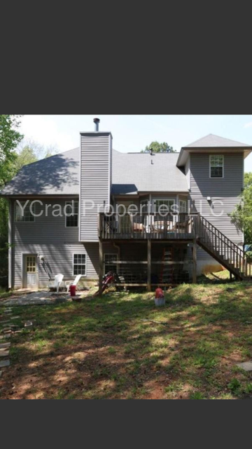 Building Photo - Spacious 4br Home With Finished Basement