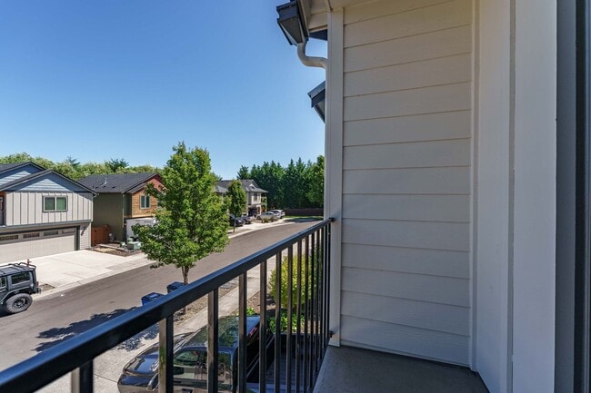 Building Photo - ASK ABOUT OUR AUGUST MOVE IN SPECIAL: Spac...