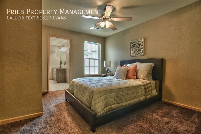 Building Photo - 824 S Woodson Ct