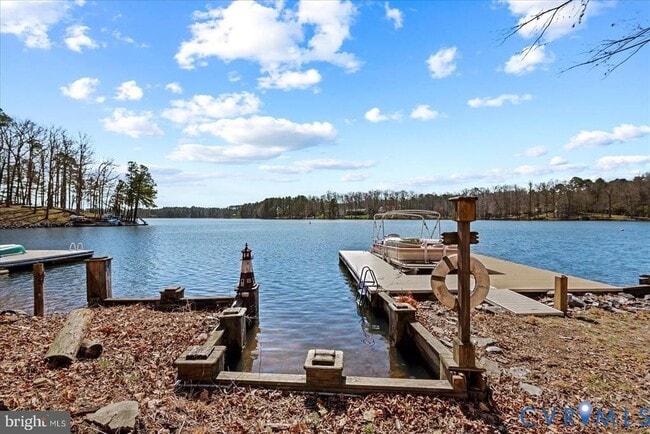 Building Photo - 686 Lake Caroline Dr