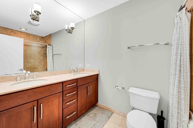 Building Photo - 1040 N Kingsbury St