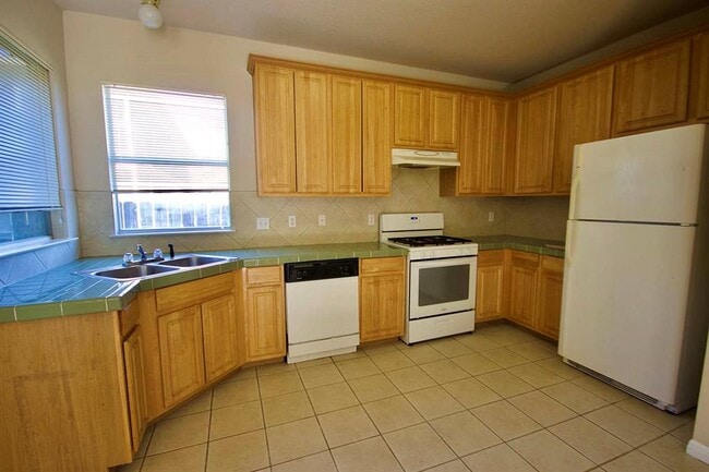 Building Photo - 600 Kawnee Dr
