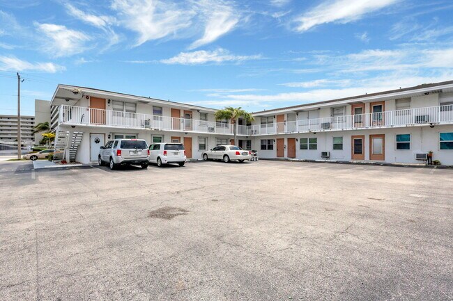 Building Photo - 810 Lake Shore Dr