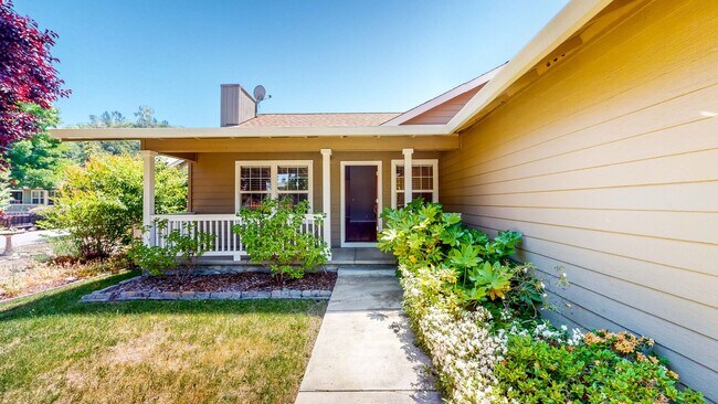 Building Photo - PURE Property Management - Darling 3 bedroom Home Calistoga!