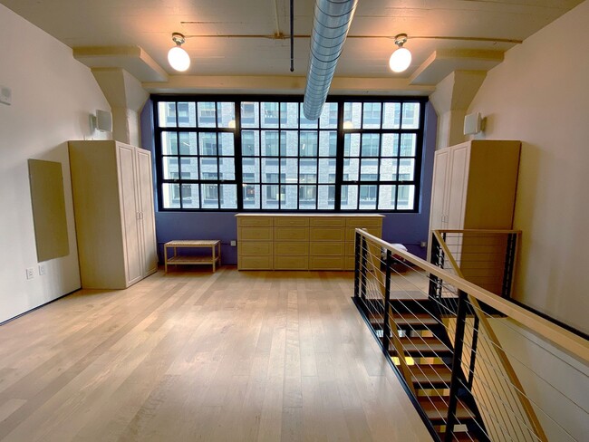 Building Photo - Gorgeous Pearl Loft with Private Entrance,...