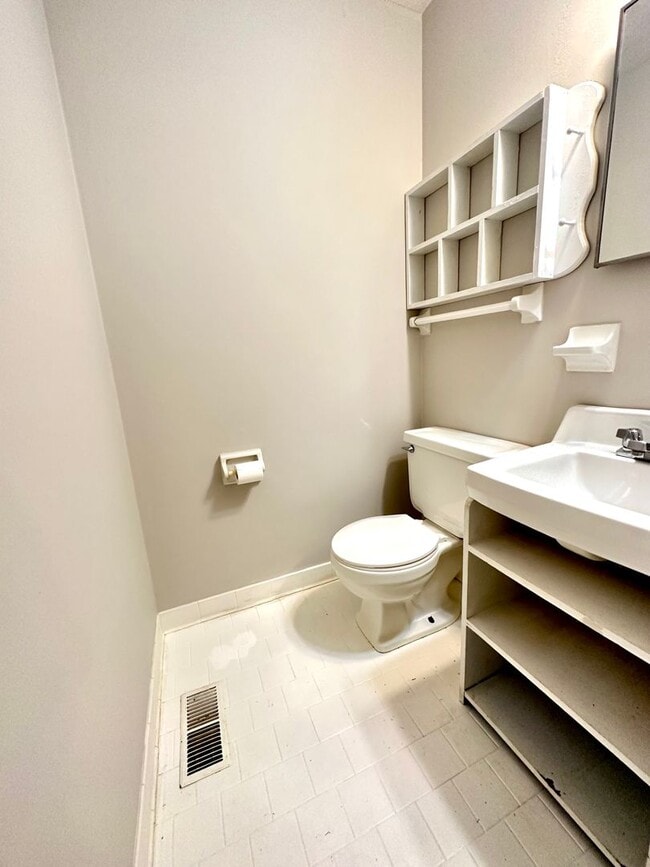 Building Photo - 28 Leonard Dr