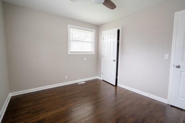 Building Photo - 3914 Creekside Dr