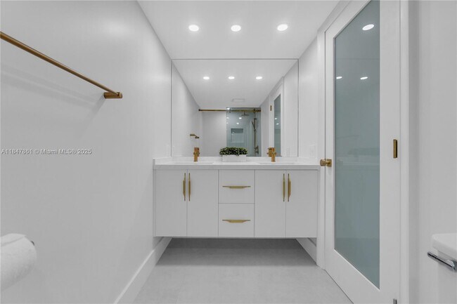Building Photo - 1201 S Ocean Dr