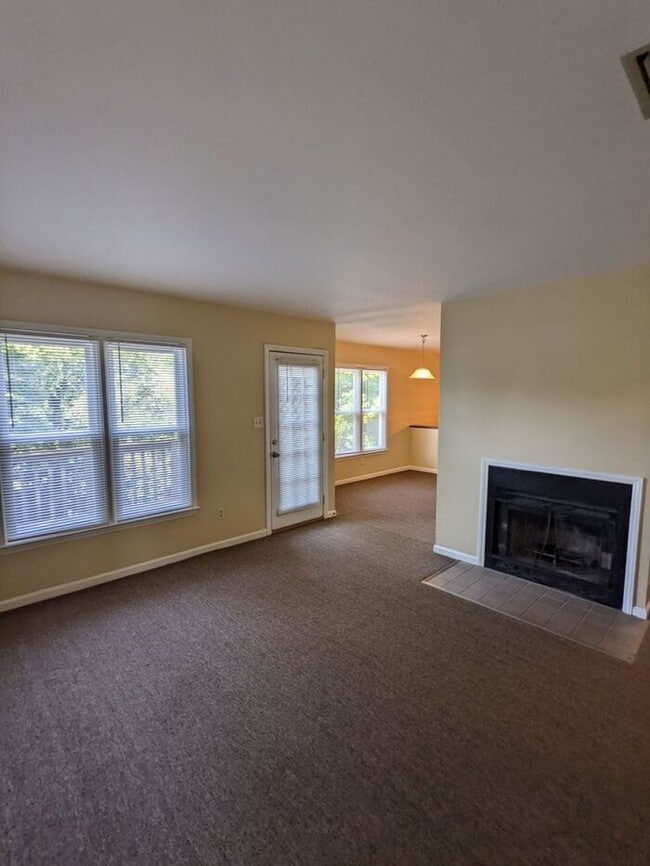 Building Photo - 2BD/2BA Condo Available Now in Hickory
