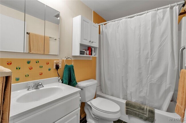 Building Photo - 666 W Ferry St