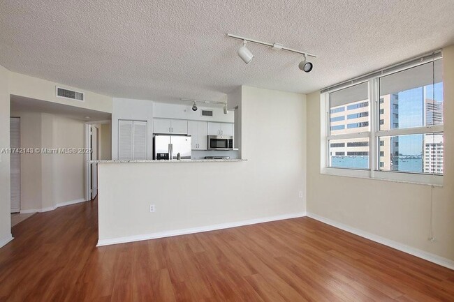 Building Photo - 1111 Brickell Bay Dr