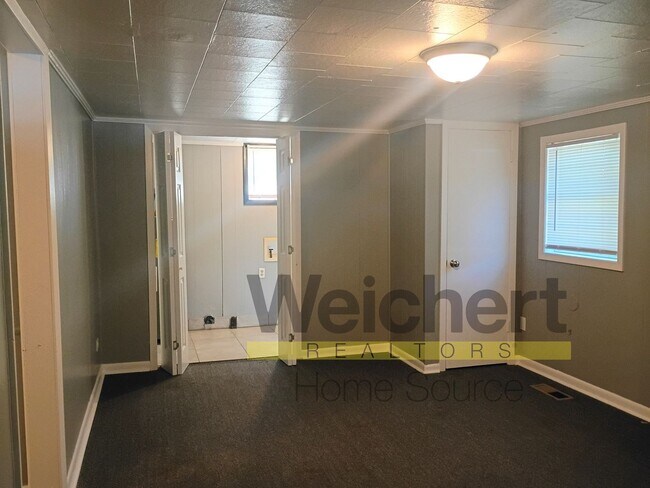 Building Photo - Quality finishes and adaptable design in a desirable location