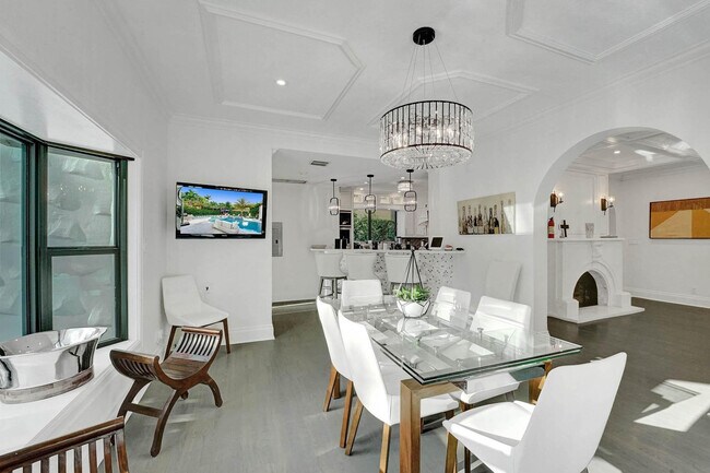 Building Photo - 614 Poinciana Dr