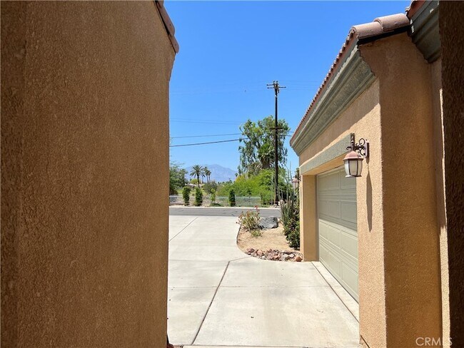 Building Photo - 77184 California Dr